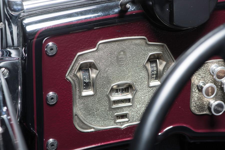Детали интерьера Cord L-29 Convertible 1931 года  (фото 40 из 51)